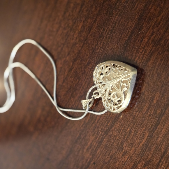 Elegant Sterling Silver Diamond Cut Heart Pendant Necklace - Picture 5 of 7